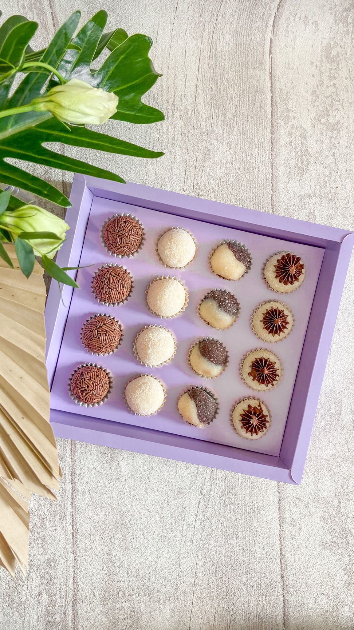 Caixa Lavanda 16 Brigadeiros - PACK 10UN