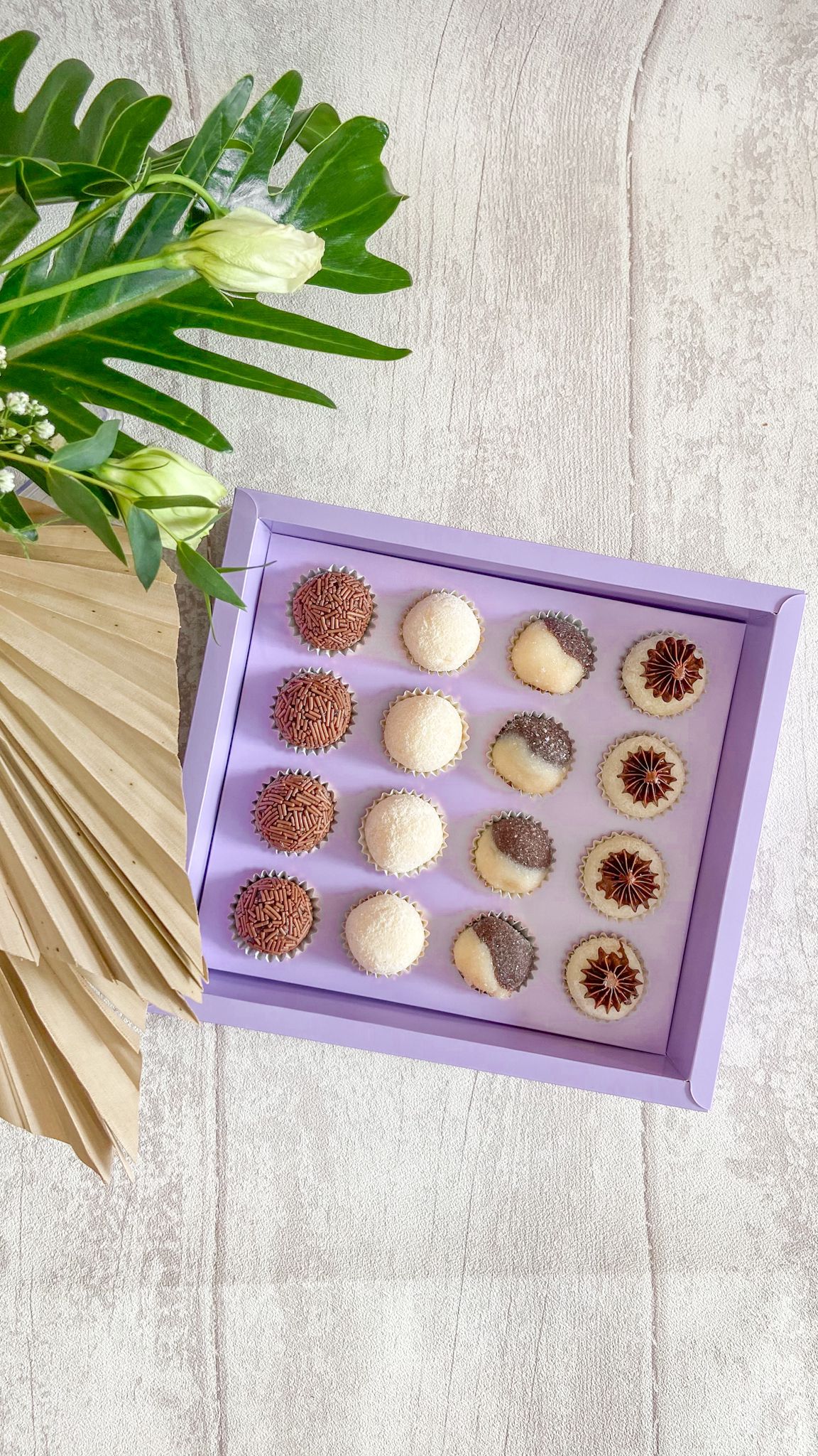 Caixa Lavanda 16 Brigadeiros - PACK 10UN