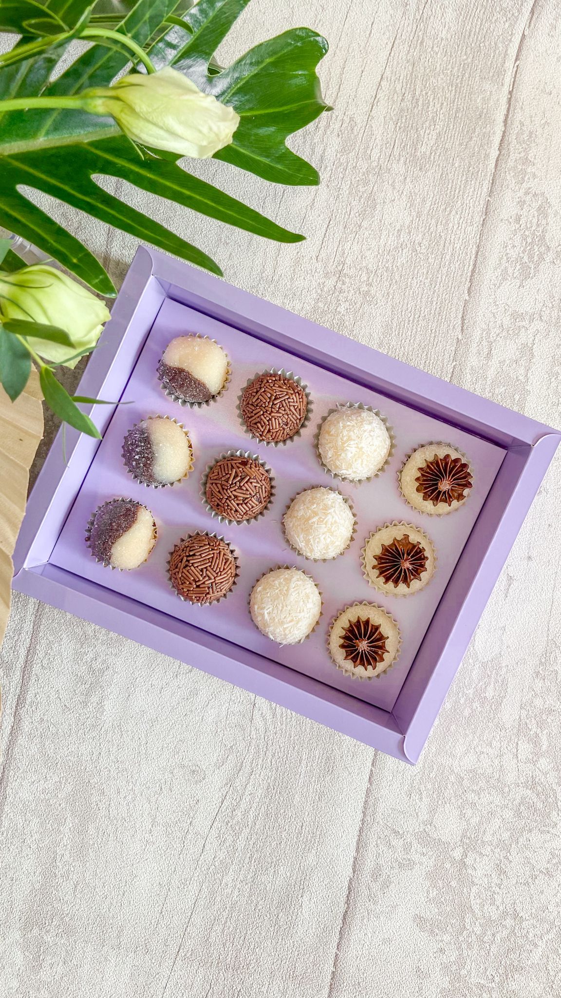 Caixa Lavanda 12 Brigadeiros - PACK 10UN