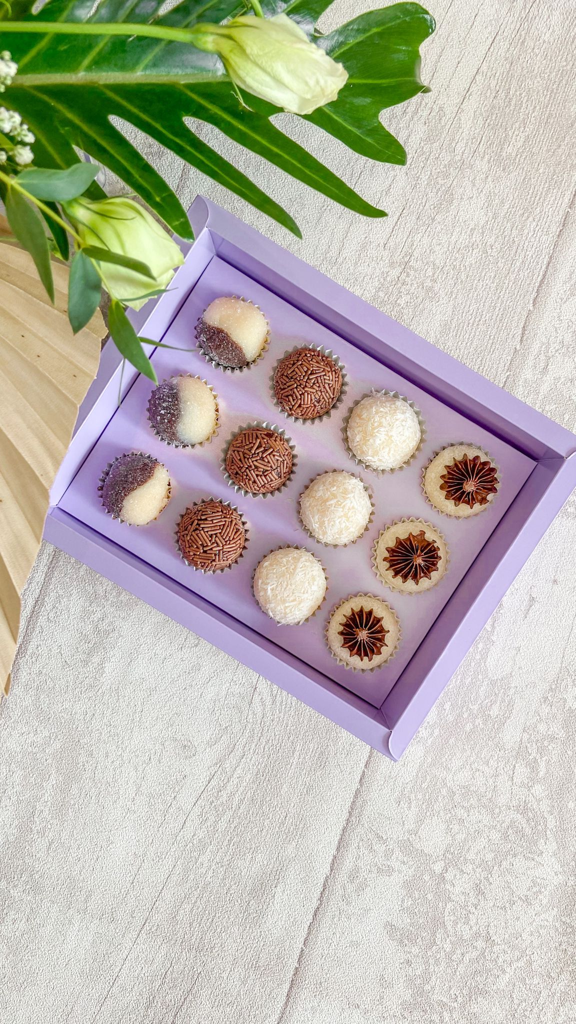 Caixa Lavanda 12 Brigadeiros - PACK 10UN