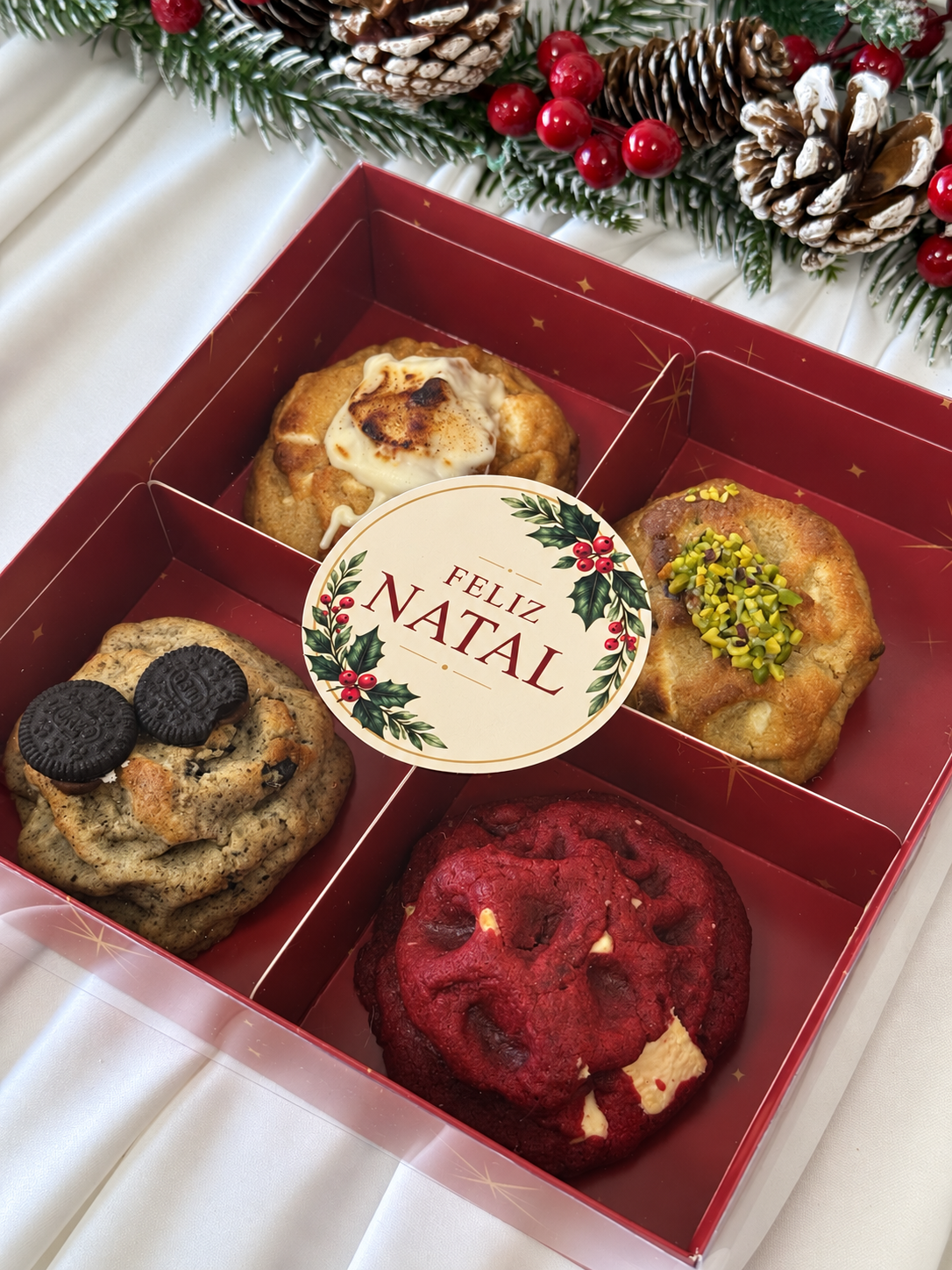 Etiqueta Autocolante Azevinho de Natal 7,5cm - Pack 10 un.