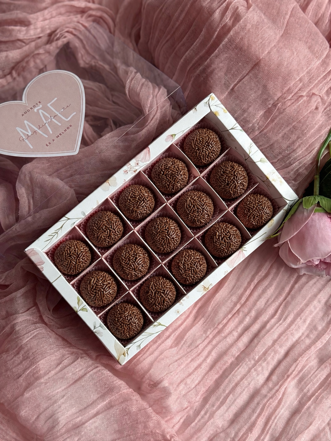 Caixa Floral p/ 15 Doces c/ Forminhas Rosa e Etiqueta - Dia da Mãe