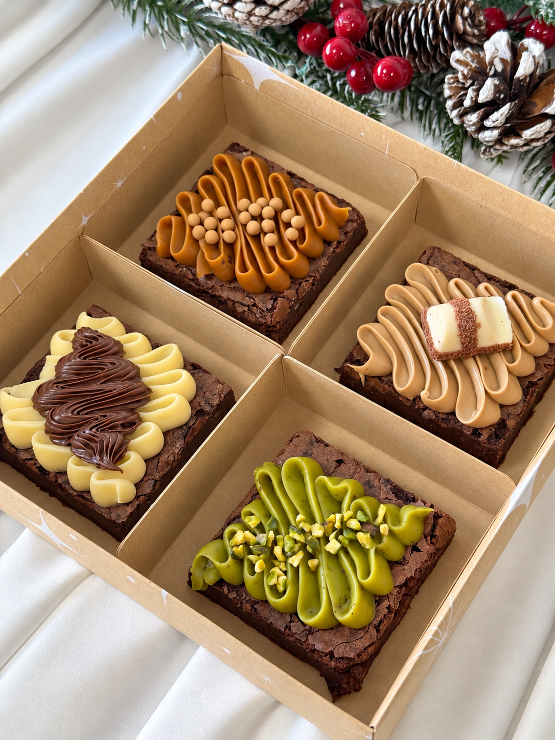 Kraft Box 20x20x4cm with Band and Dividers - Christmas Star Line