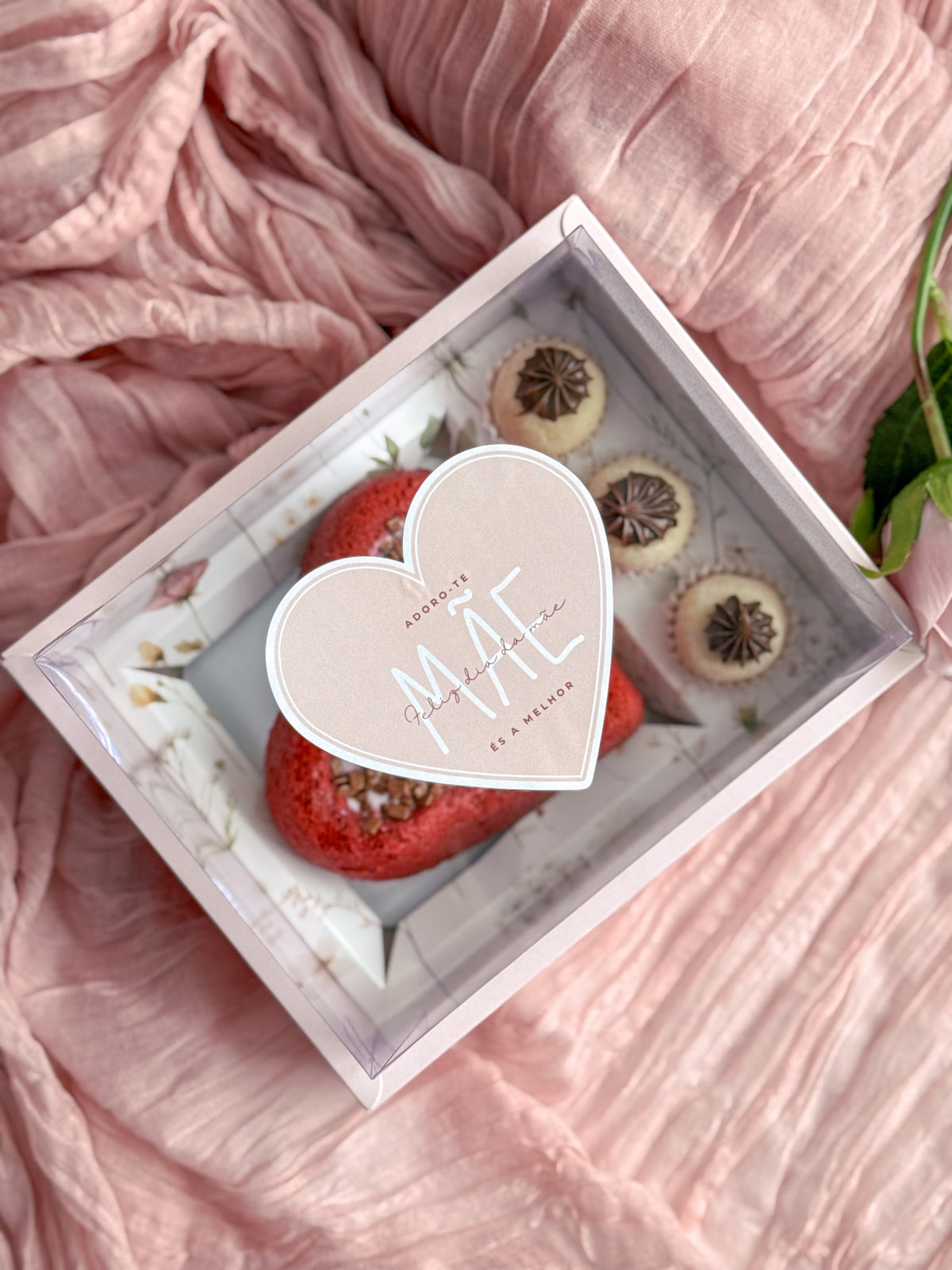 Caixa Rosa Mini-Bolo + 3 Doces- Dia da Mãe
