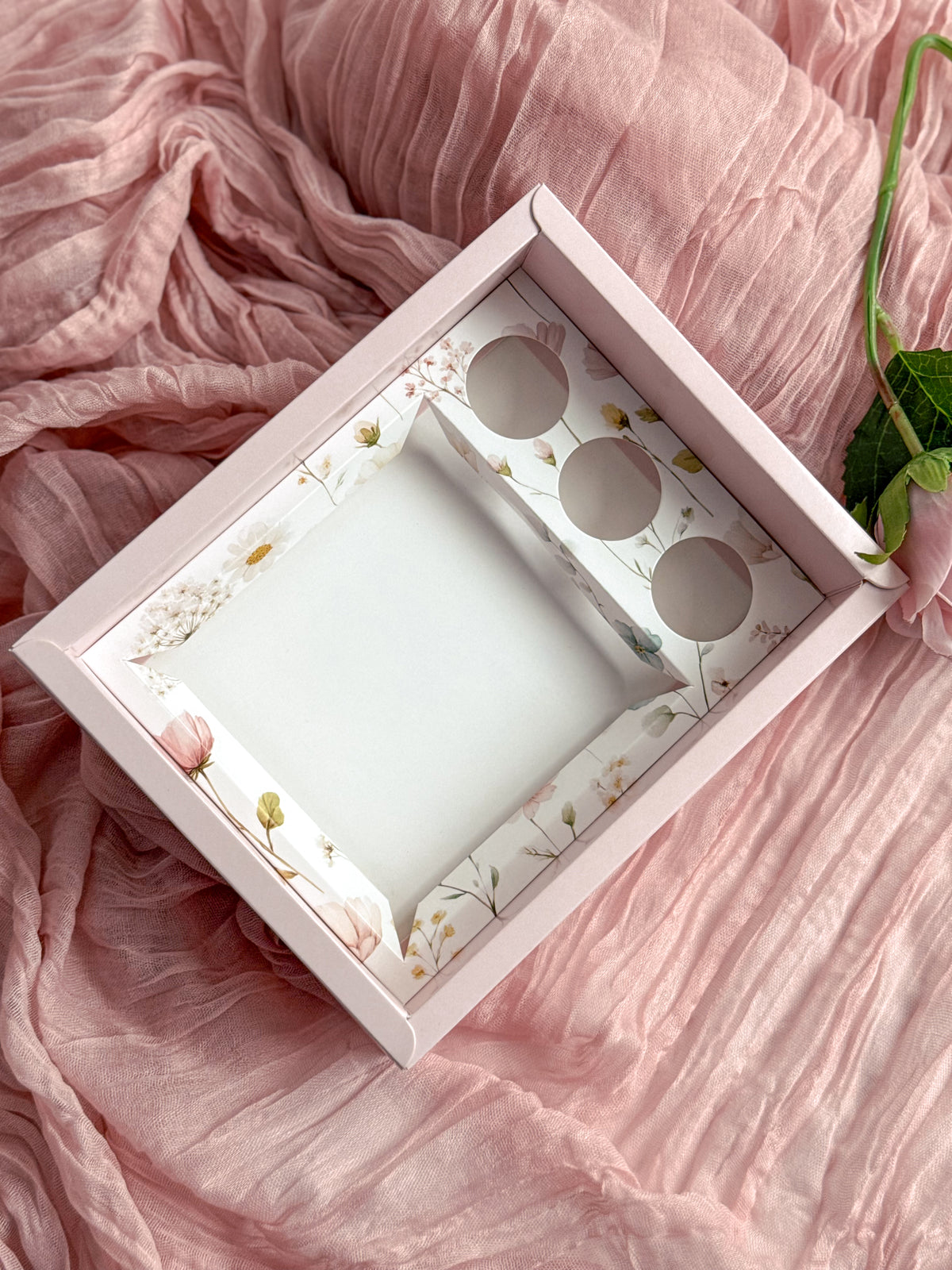 Caixa Rosa Mini-Bolo + 3 Doces- Dia da Mãe
