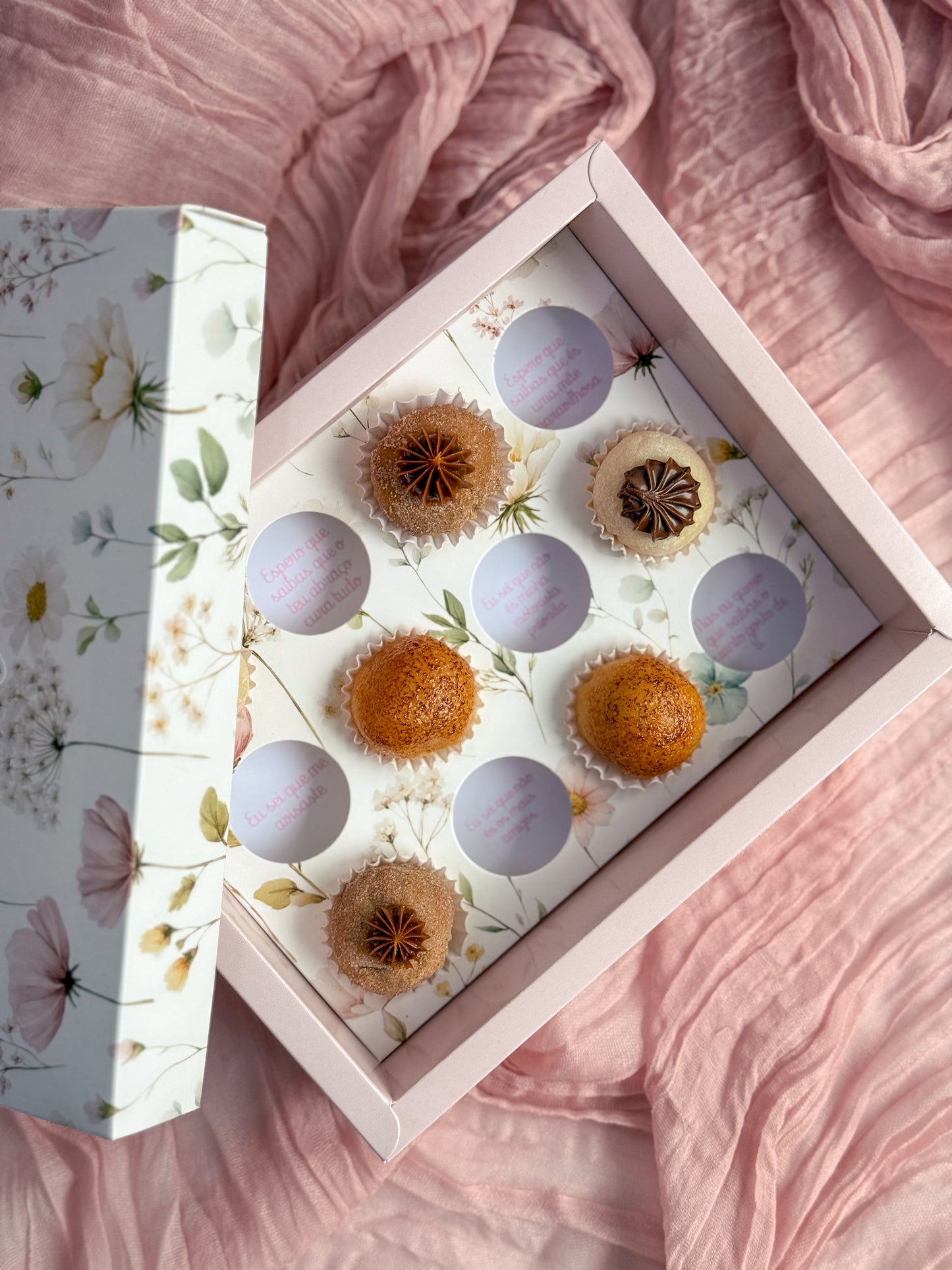 Caixa Rosa 12 Doces c/ Mensagens - Dia da Mãe