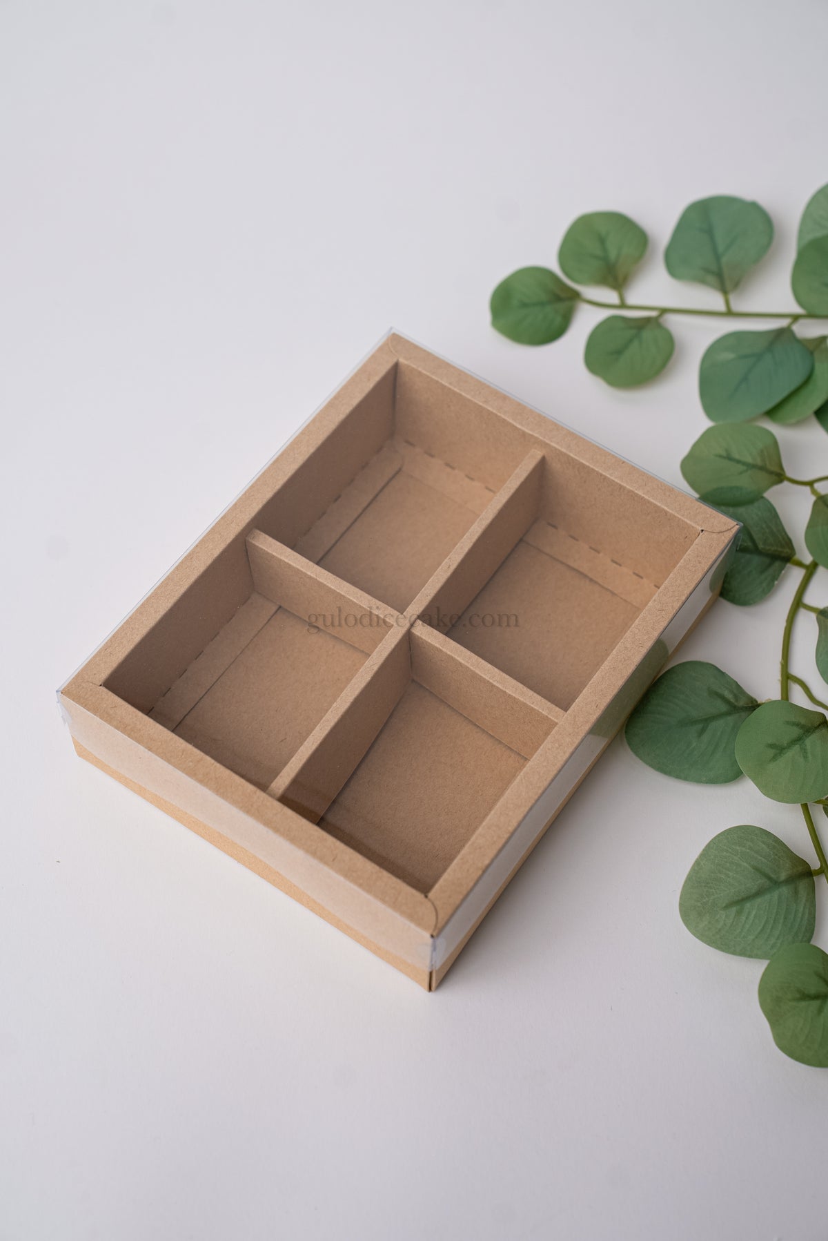 Box with 4 Compartments and Lid - PVC Kraft