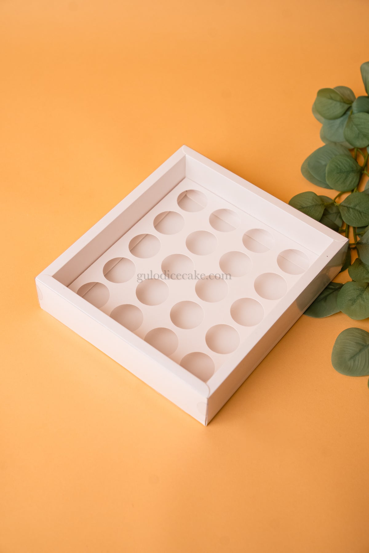 Box of 20 Sweets with PVC Lid – White