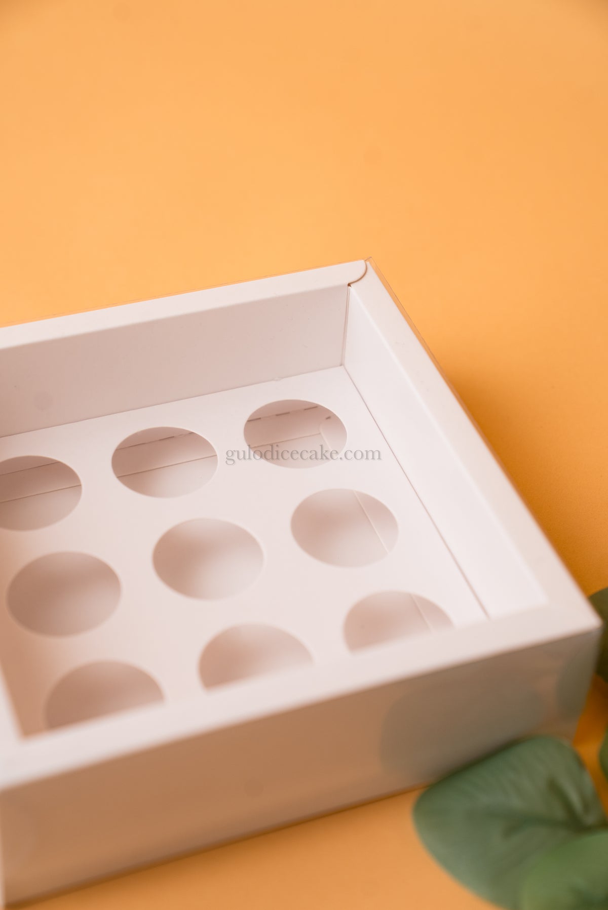 Box of 9 Sweets with PVC Lid - White