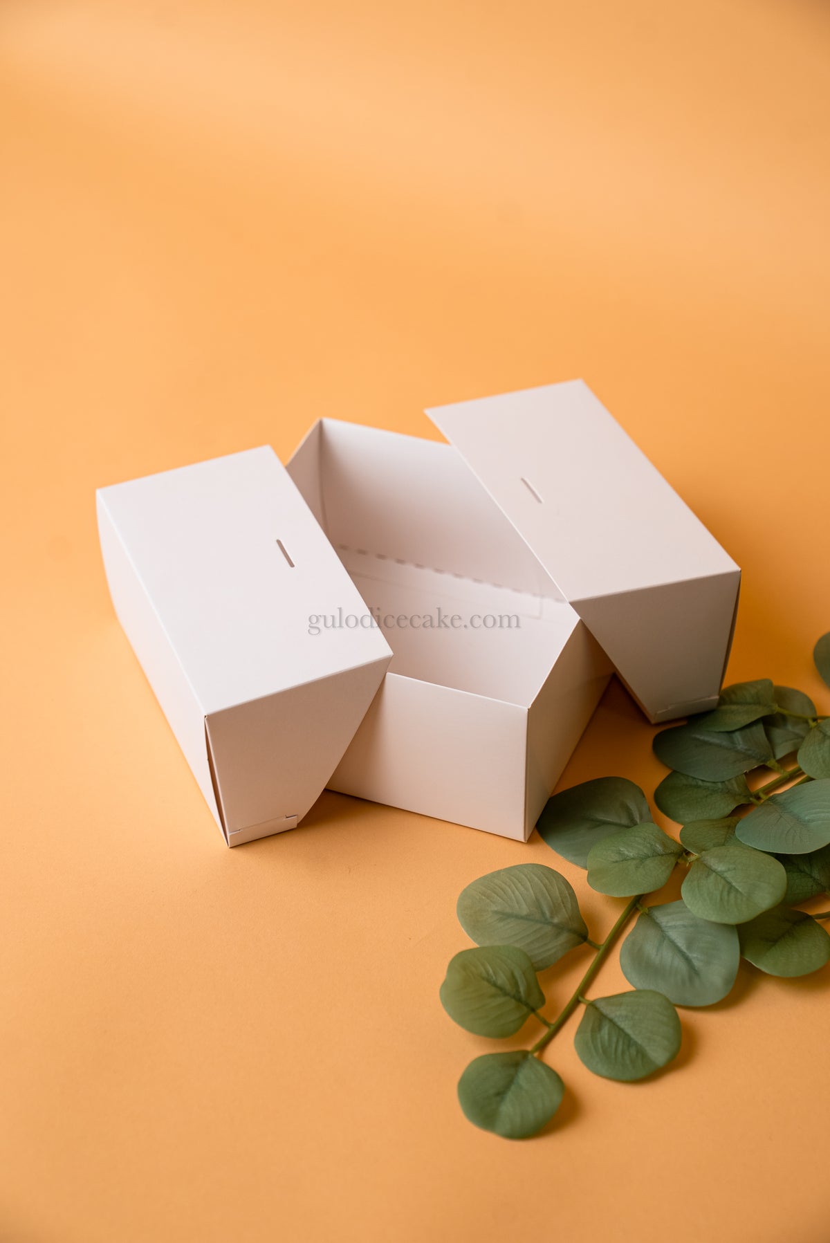 Box 16x16x7cm with Sleeve – White