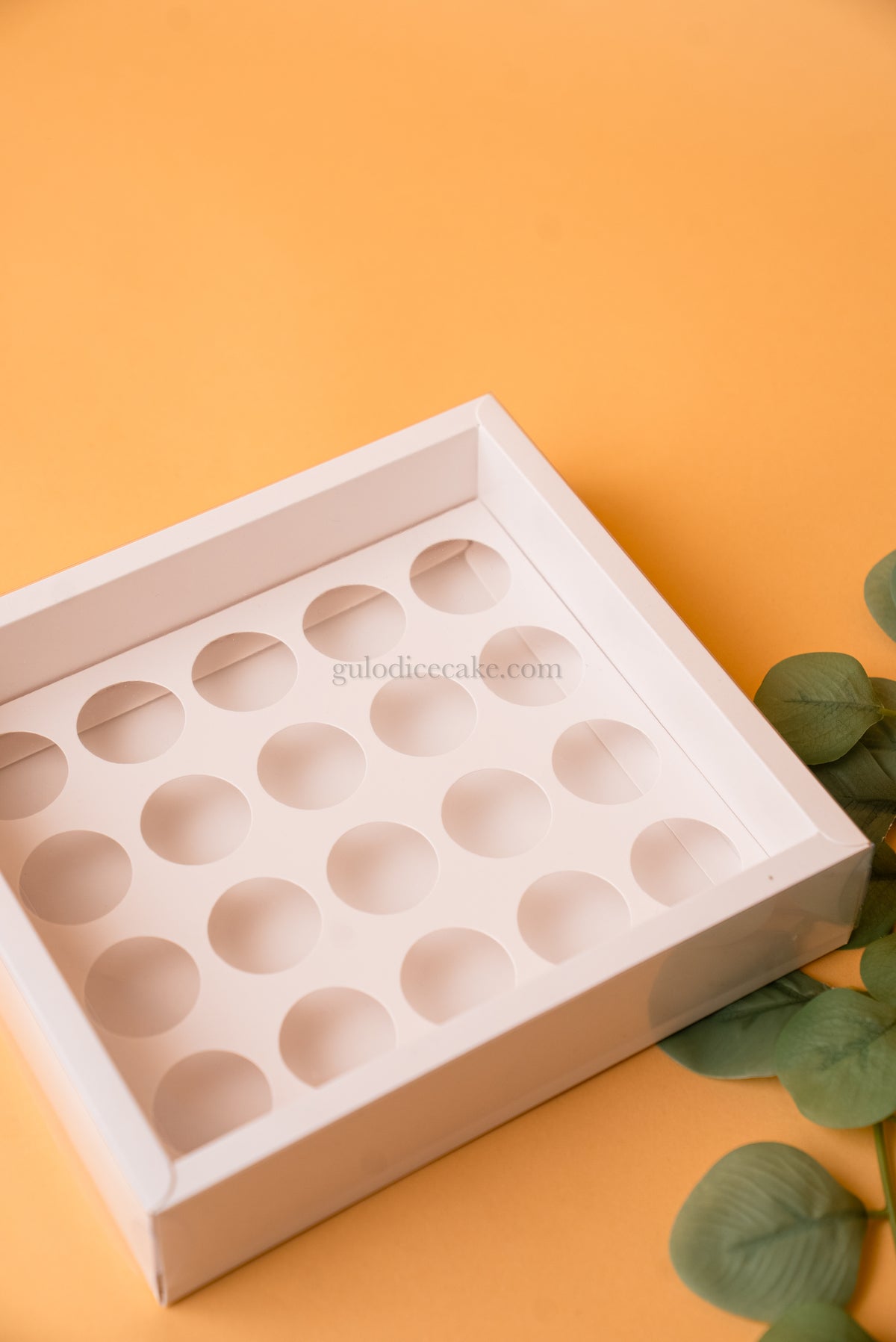 Box of 20 Sweets with PVC Lid – White