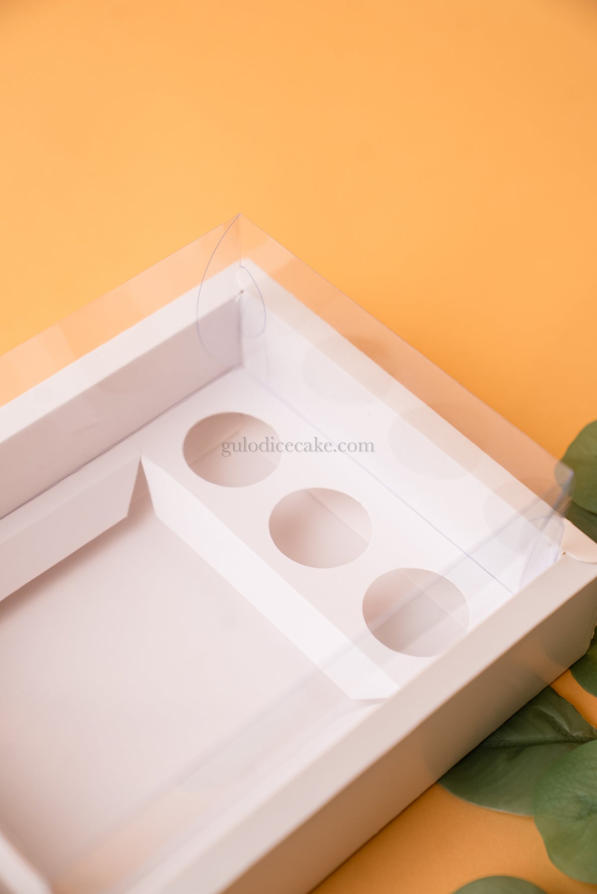 Cake Box + 3 Sweets with PVC Lid - White