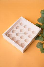 Box of 16 Sweets with PVC Lid – White