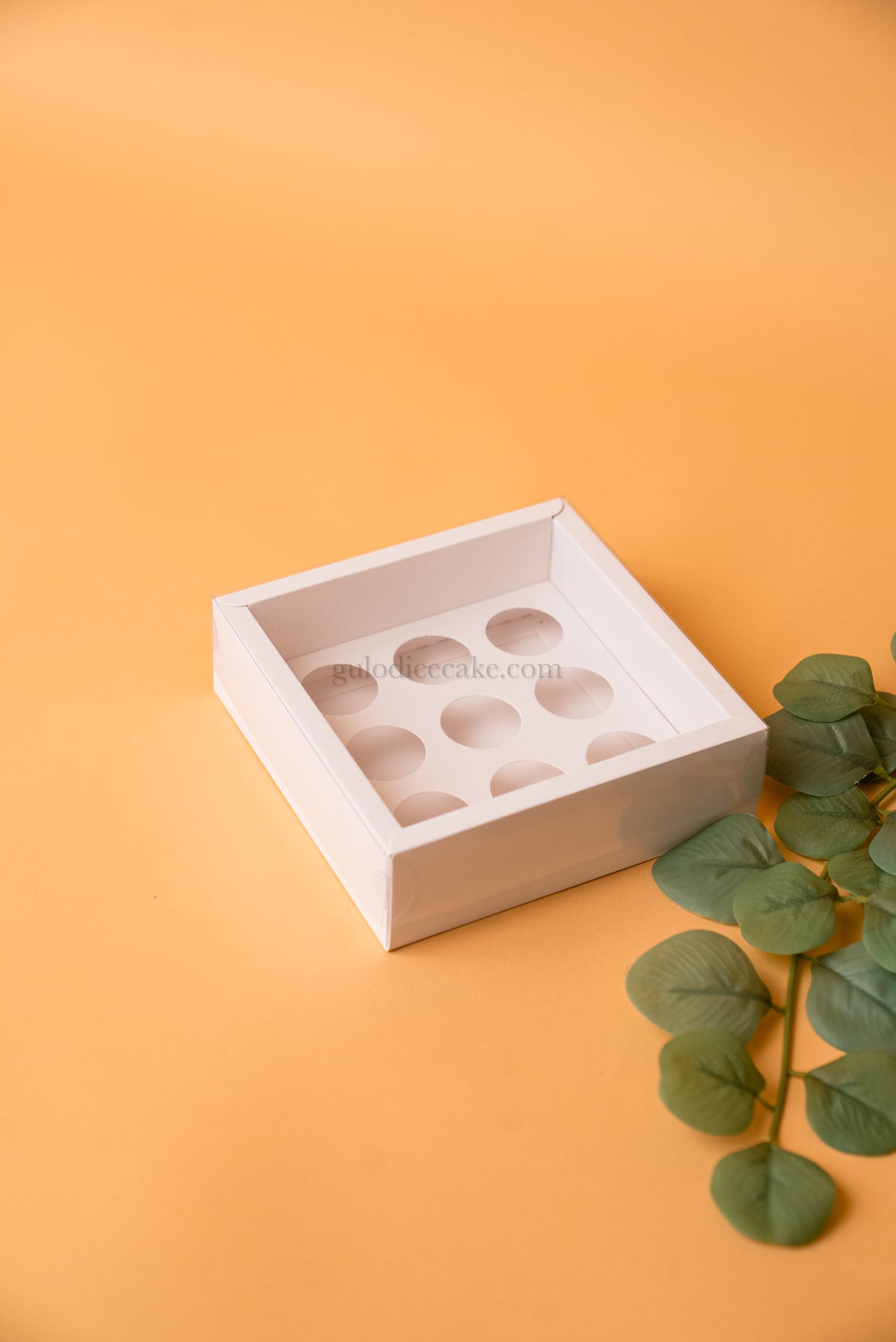 Box of 9 Sweets with PVC Lid - White