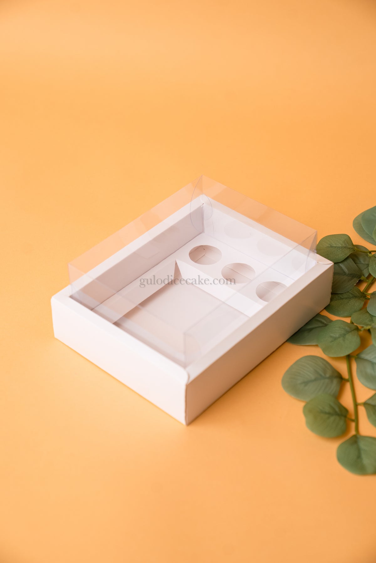 Cake Box + 3 Sweets with PVC Lid - White