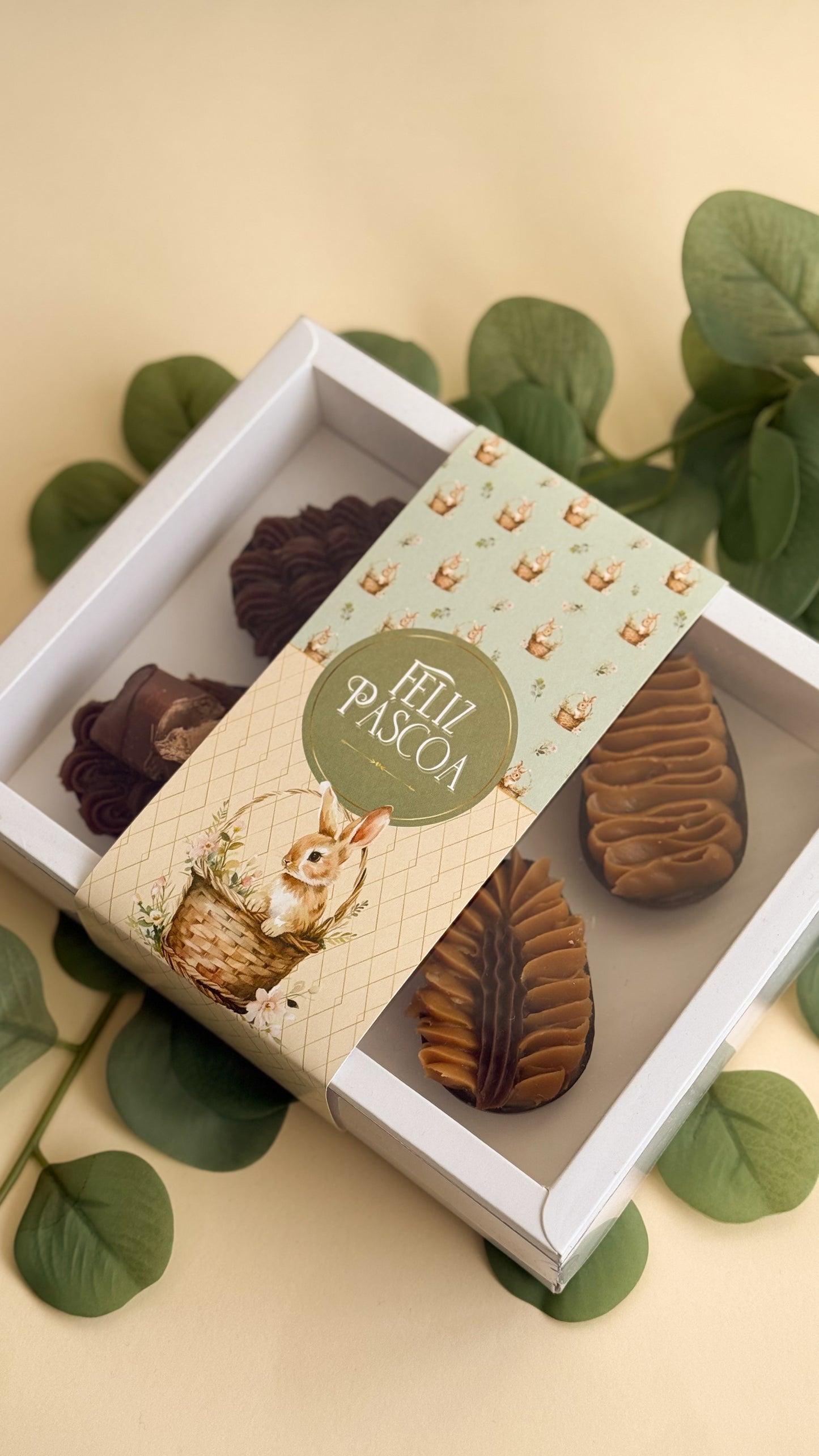 Caixa 4 Ovos 50g + 3 Doces - Branca