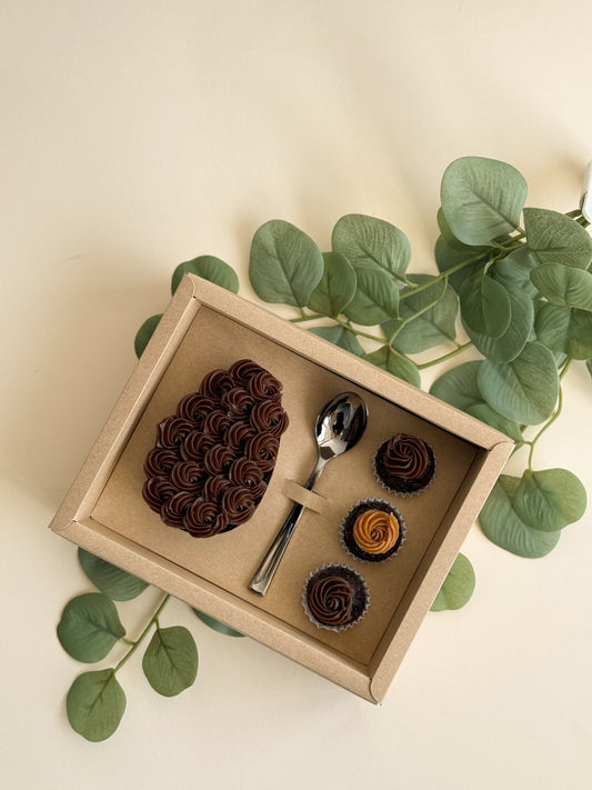 Caixa Ovo 150g + 3 Doces - Kraft